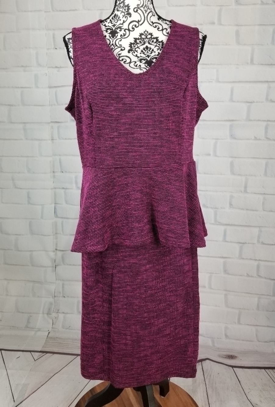 Elle sz L top sz XL skirt geo print stretch set